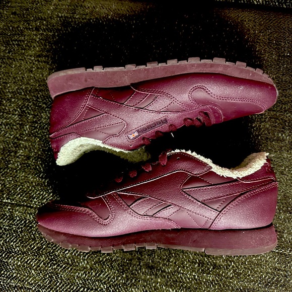 Reebok Shoes - Rebook sneakers with insulation
